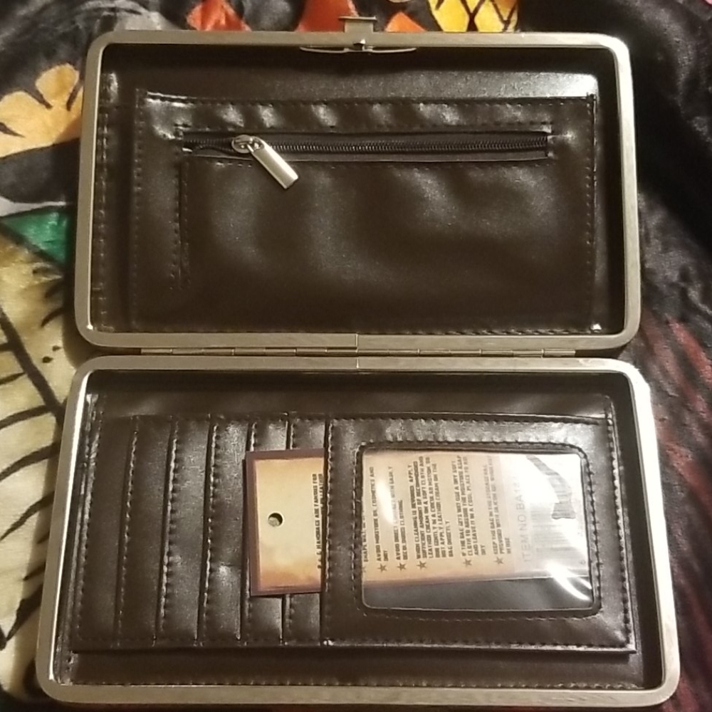 P&G Collection Wallet - Picture 2 of 3